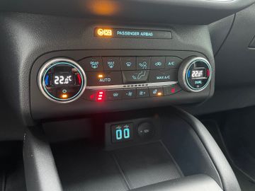 Fahrzeugabbildung Ford Vignale Plug-In Hybrid Spurführungsass., LED