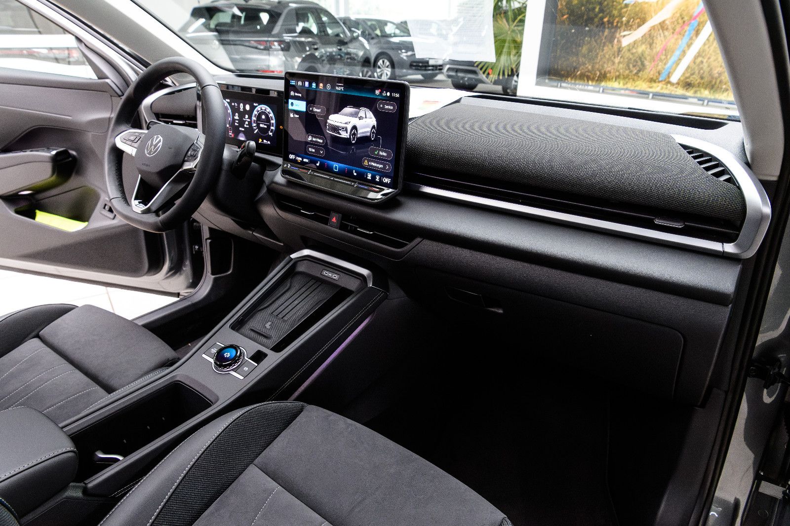 Fahrzeugabbildung Volkswagen T-Roc 1.5 eTSI Style el. Heckklappe+IQLight+Pano