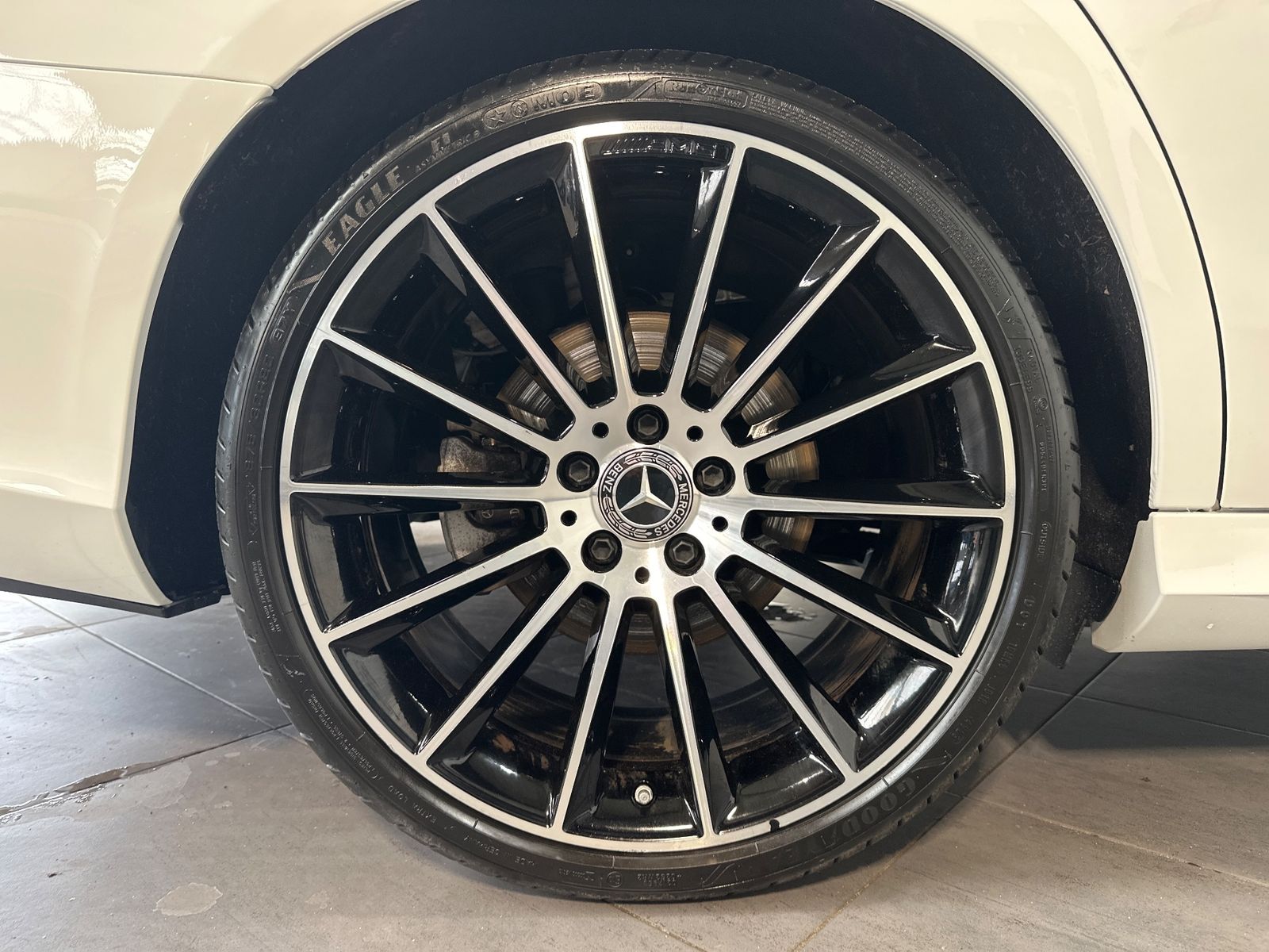 Mercedes-Benz E 220 d T AMG Line NAV+LED+AHK+KAMERA+20ZO imagem 3