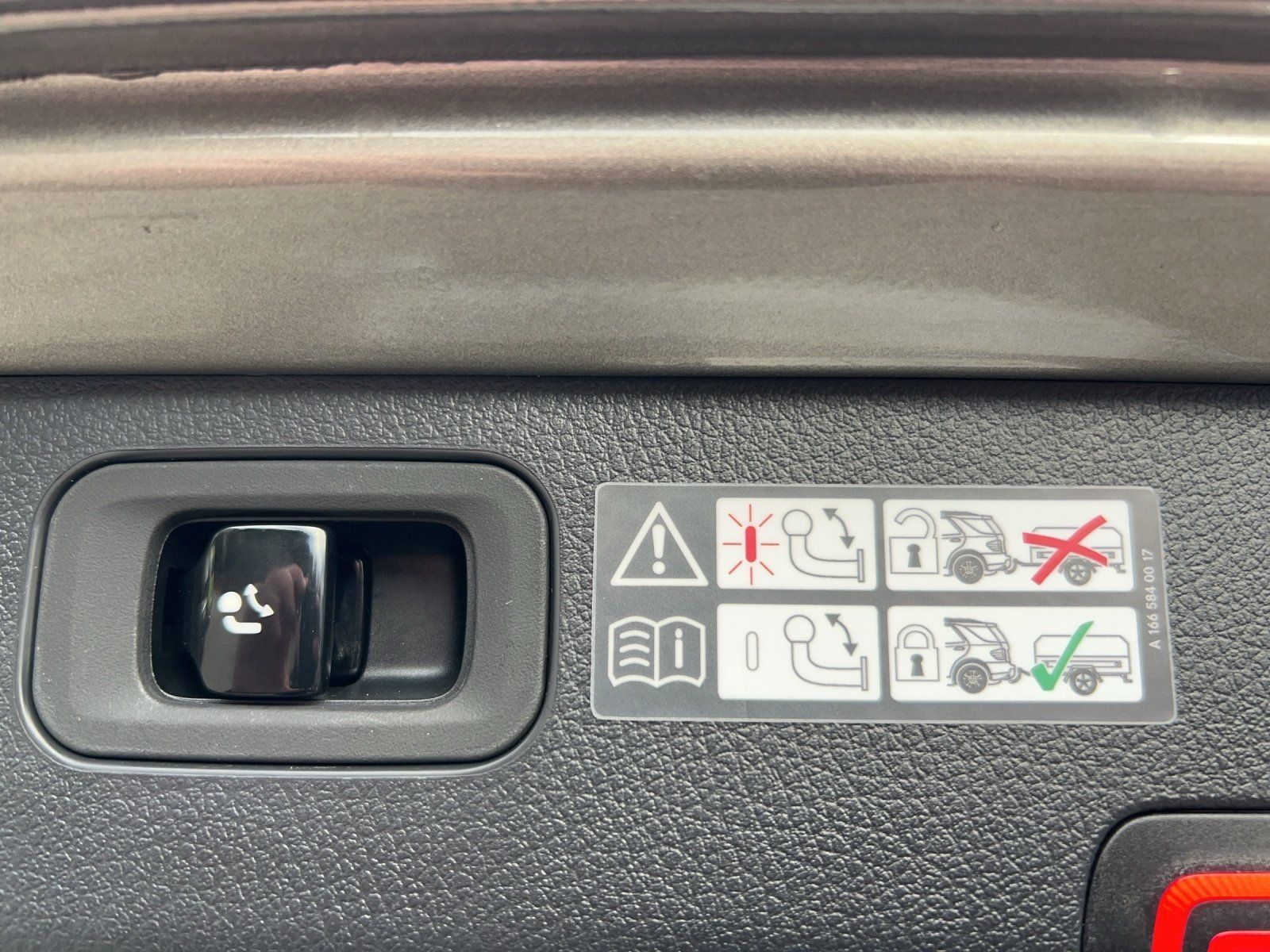 Fahrzeugabbildung Mercedes-Benz C 300d T AMG Pano DISTRO Burme AHK Digital 360°