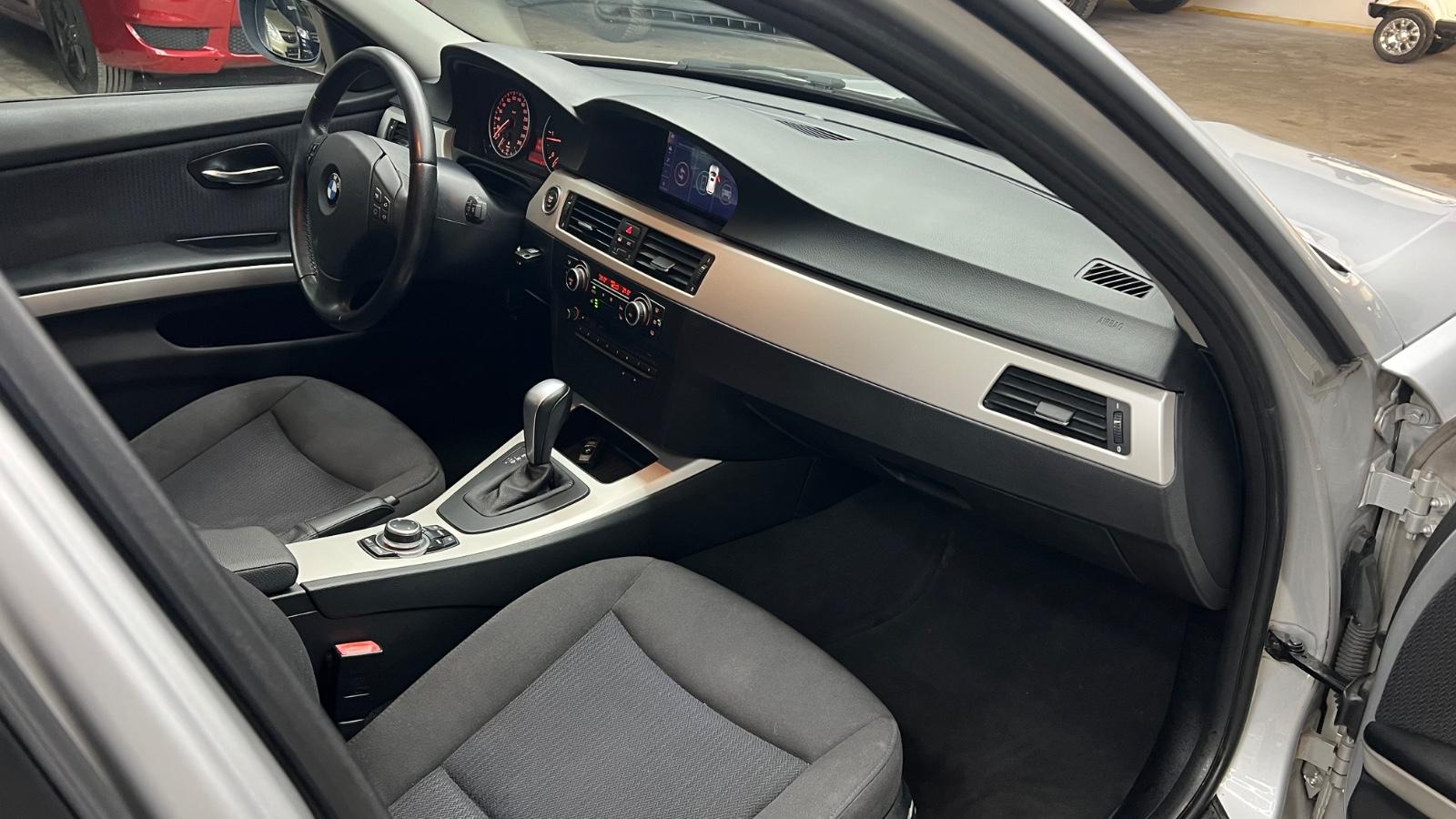 BMW 318 2010 — photo 14
