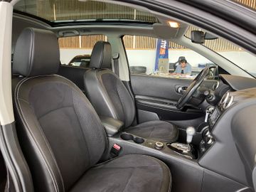 Nissan Qashqai 360 4X4 *PANORAMA*NAVI*TEILLEDER*