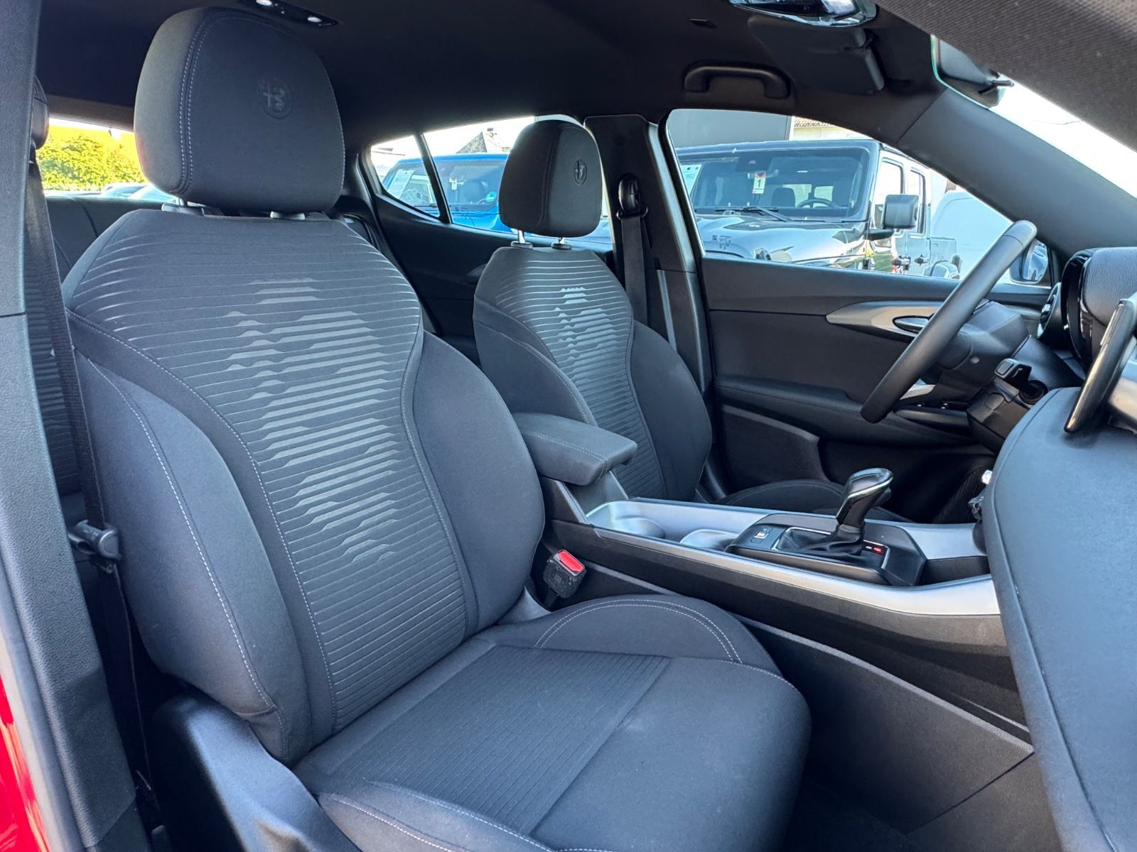Fahrzeugabbildung Alfa Romeo Tonale Super/LED/CarPlay/PDC/Tempomat/KlimaAuto/