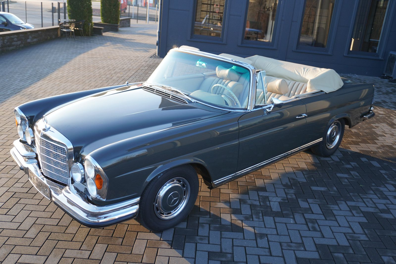 Fahrzeugabbildung Mercedes-Benz 280 SE 3,5 Cabriolet Conversion