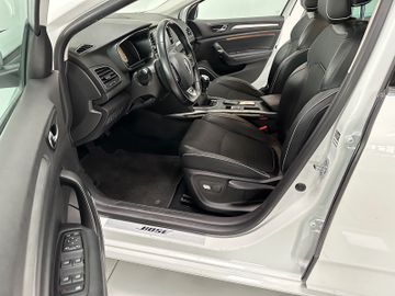 Fahrzeugabbildung Renault Megane IV Lim.BOSE-Edition Massag Kam Navi Touch
