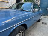 Mercedes-Benz Oldtimer Mercedes W123 Coupé - Mercedes-Benz CE 220 mit Benzin-Antrieb: Coupé