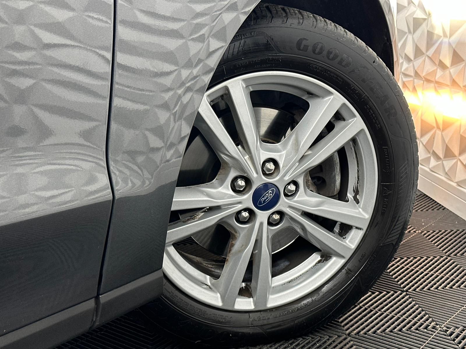 Fahrzeugabbildung Ford S-MAX 2.0 ECOBLUE TITANIUM/7-SITZE/NAVI/RCAM/LED