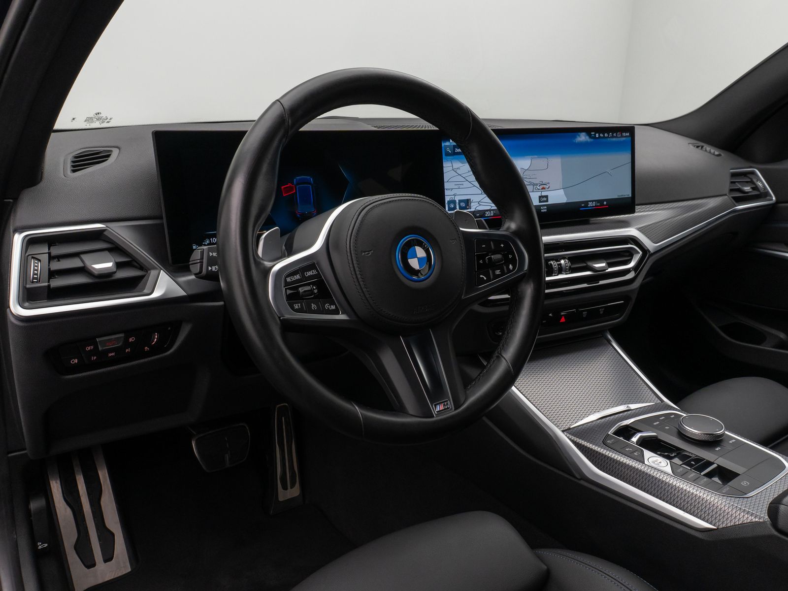 Fahrzeugabbildung BMW 320e M Sport DAB Widscreen PDC Individual 18Zoll