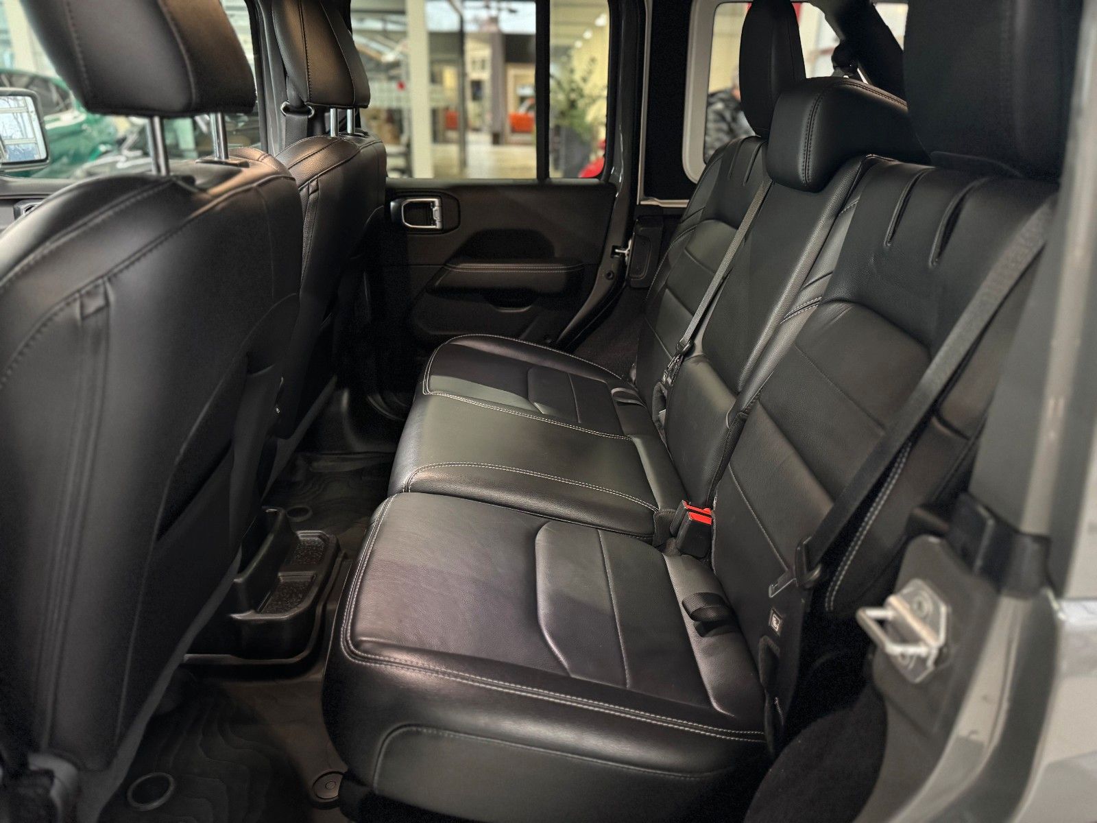 Fahrzeugabbildung Jeep Wrangler Unlimited 2.0 4xe Plug-In Hybrid Sahara