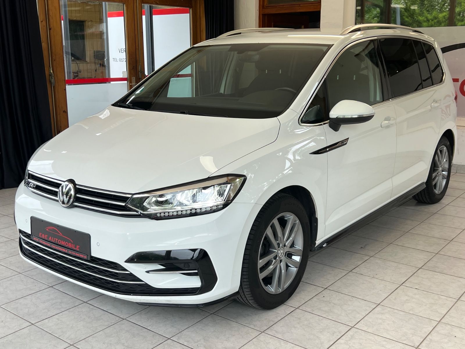 Volkswagen Touran Highline R-LINE DSG ACC AHK PDC 7-SITZER