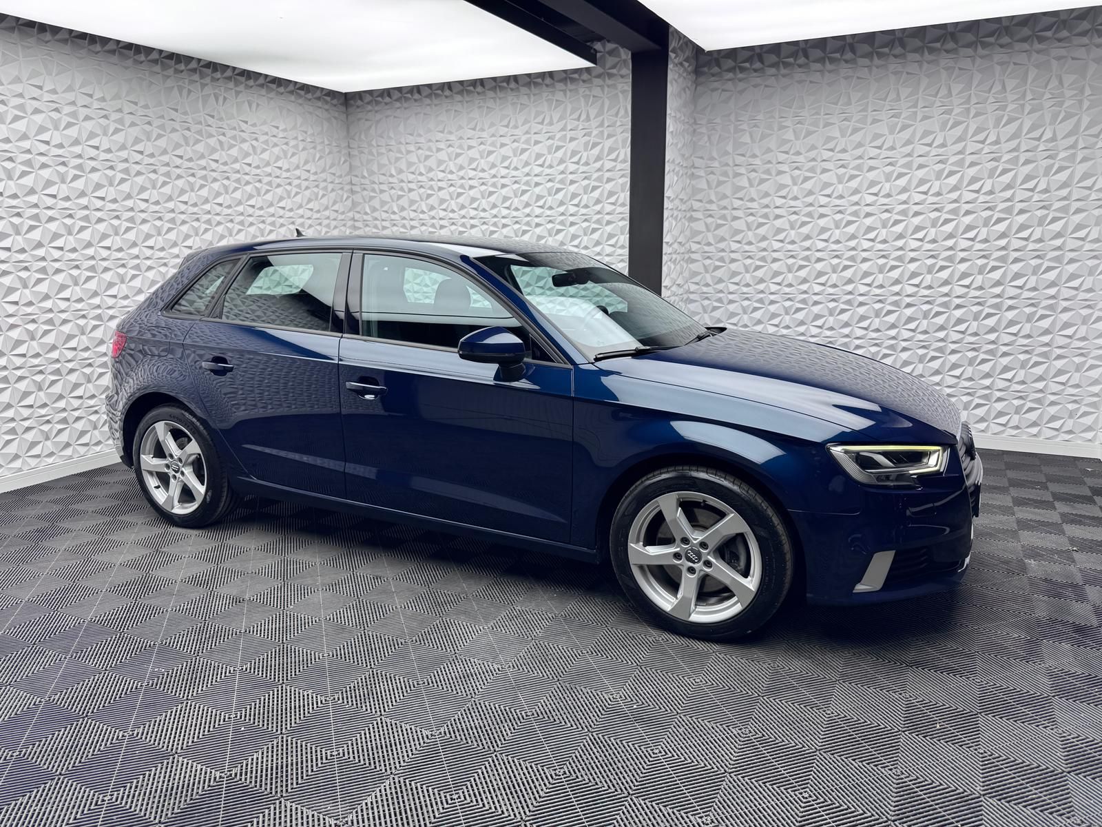 Fahrzeugabbildung Audi SPORTBACK 40 TFSI QUA/ACC/AHK/RCAM/MATRIX/VIRTUA