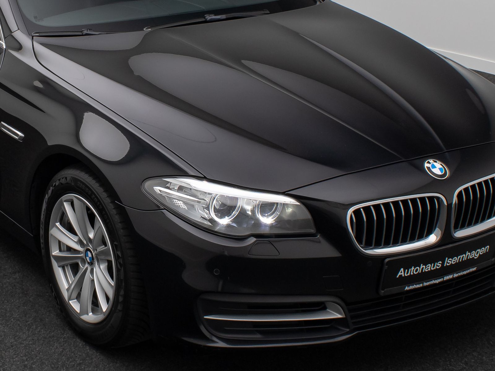 Fahrzeugabbildung BMW 530d NaviProf GeschwindigReg PDC Bi-Xenon Leder