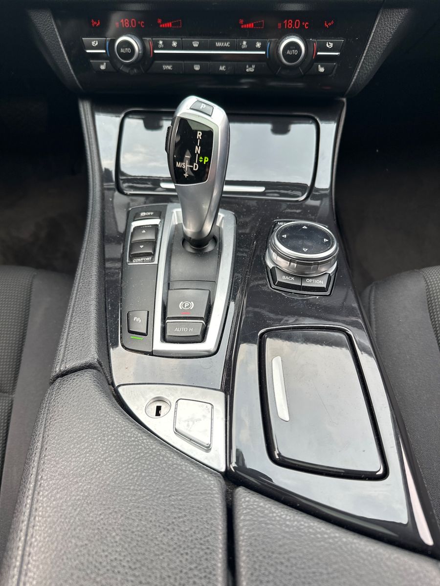 Fahrzeugabbildung BMW 520 d Limousine Aut. NAV+XEN+GLASDACH+PDC+HIFI
