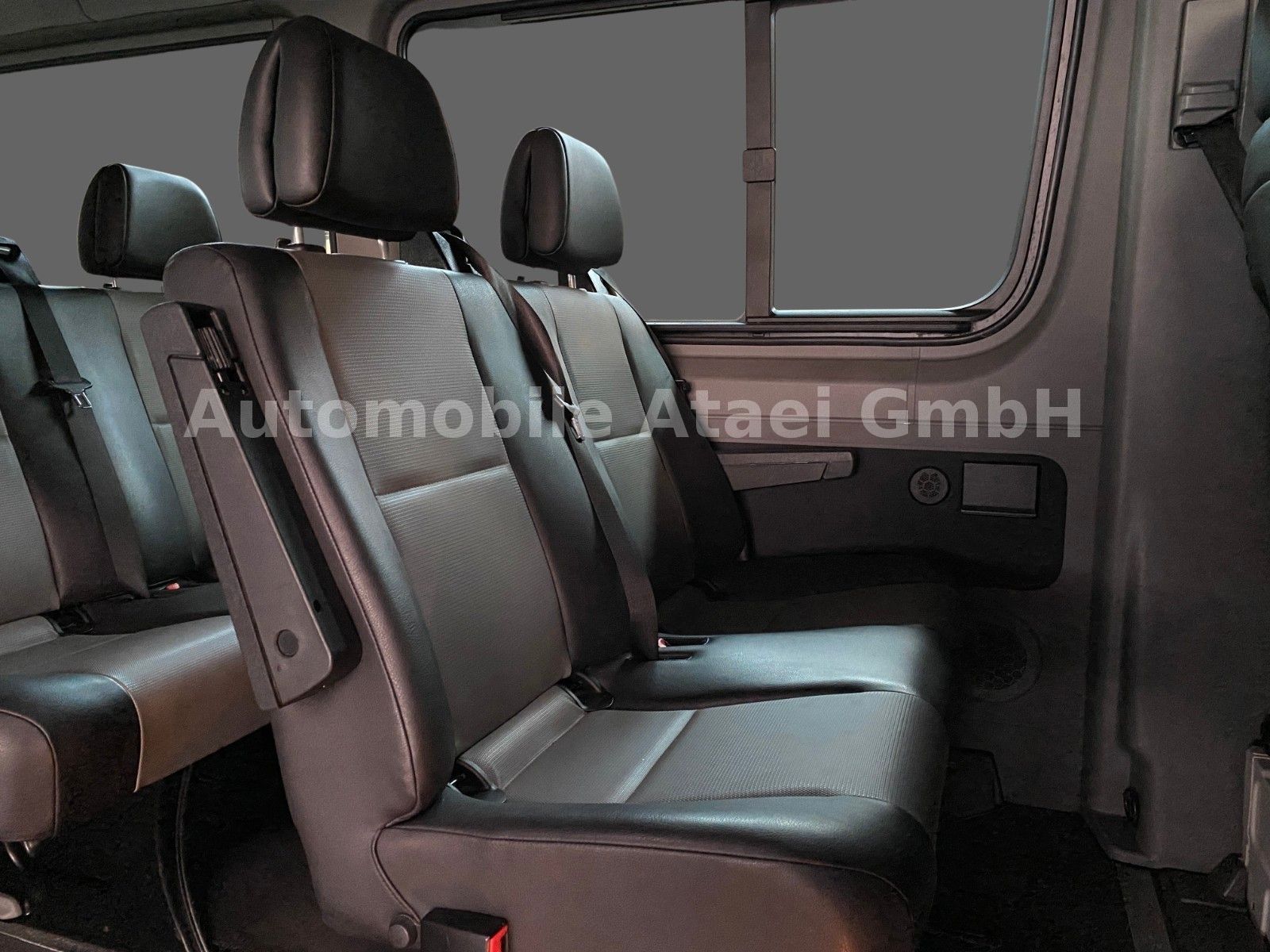 Fahrzeugabbildung Volkswagen Crafter Kombi 35 TDI 9-SITZE+STANDHZG+LEDER 0656