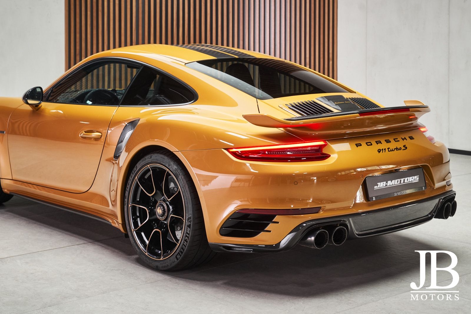 Fahrzeugabbildung Porsche 911 Turbo S Exclusive Series Burmester Lift