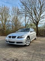 BMW 330i e91 N52B30 - BMW 330 aus 2005: 330i