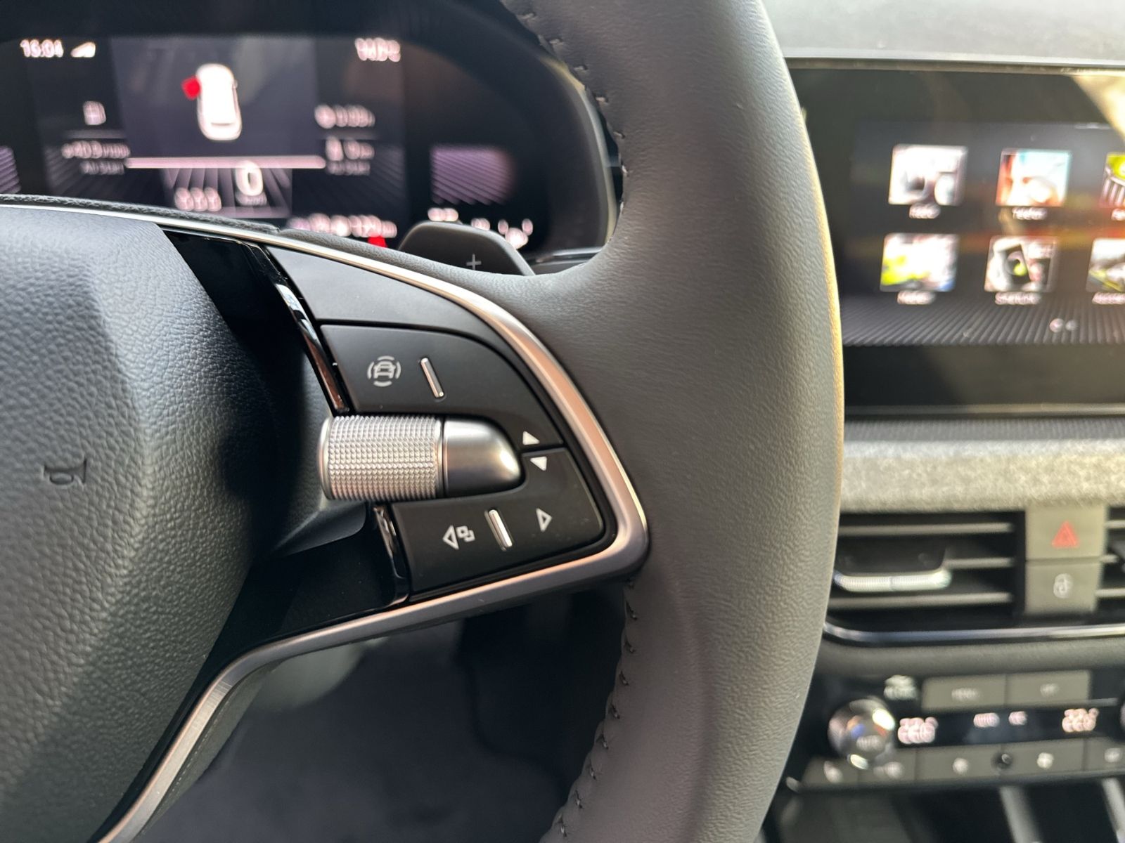 Kamiq 1.0 TSI Drive, 17" Alu, flat floor, LED, G