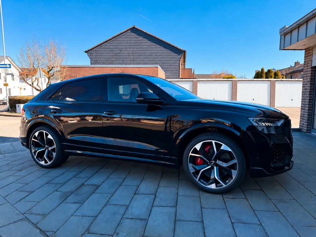 Image of Audi RSQ8