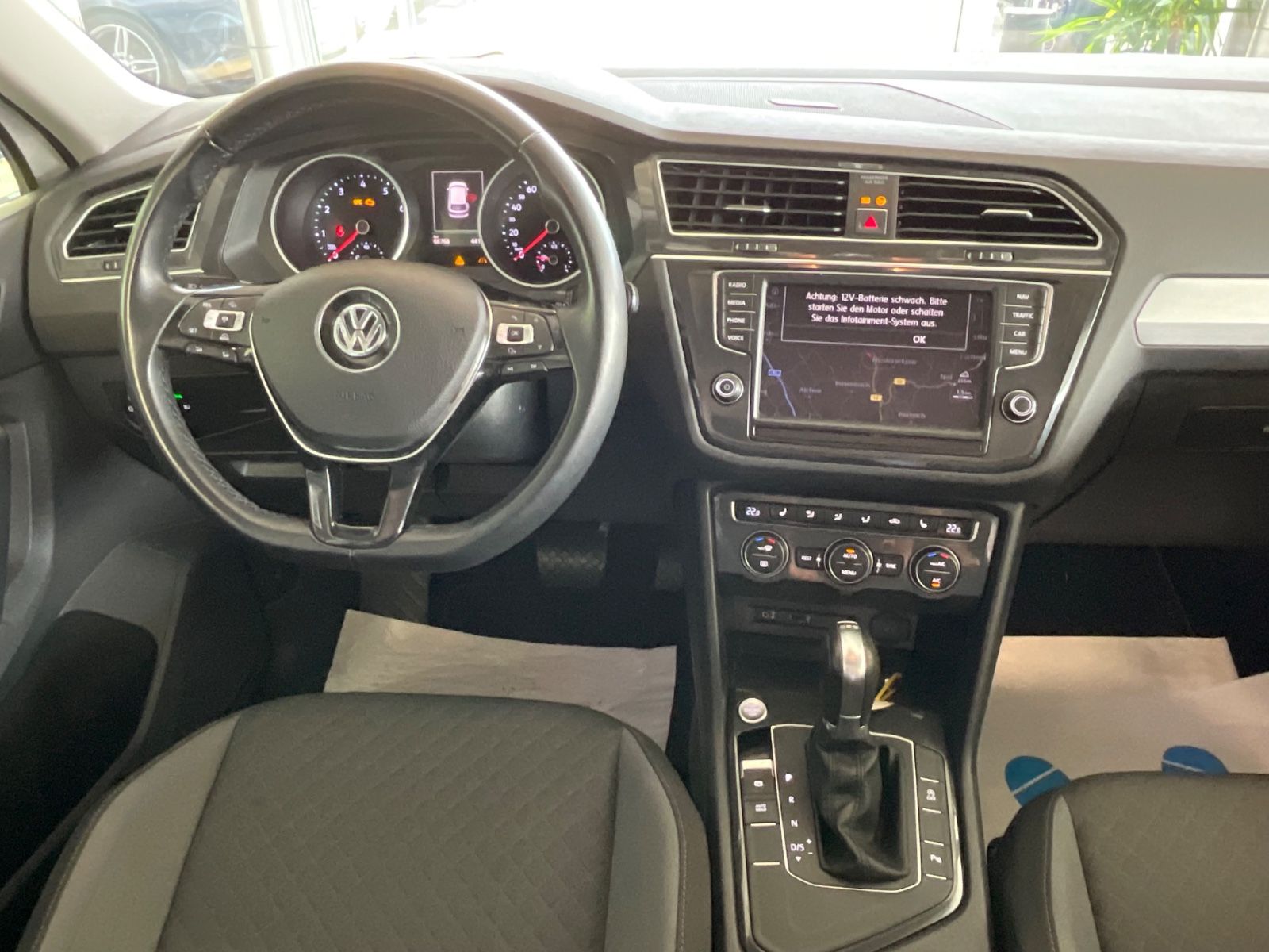Fahrzeugabbildung Volkswagen Tiguan 1.4TSI DSG Comfortline *LED*NAVI* 1.HAND*