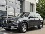 BMW X5 45e xDr*X-LINE*ACC*PANO*KAM*AD LED*TRITTBRETT - BMW X5 in Solingen