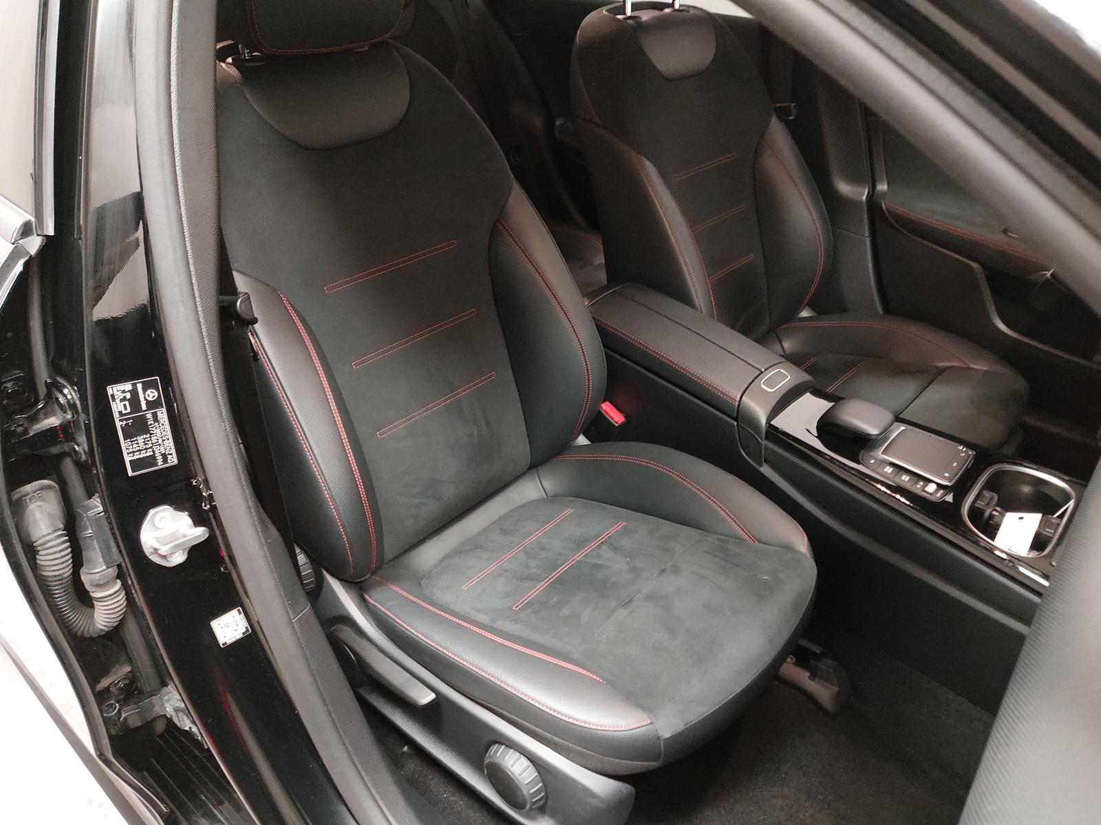 Mercedes-Benz A 250 e AMG Line T-Leder Navi LED