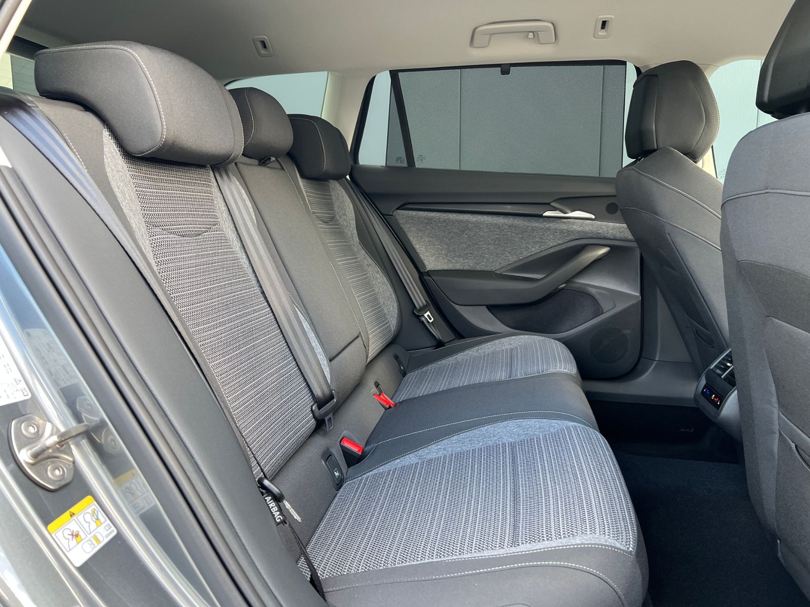 Fahrzeugabbildung SKODA Superb Combi Selection 2.0 TDI DSG *AHK, Navi, 1