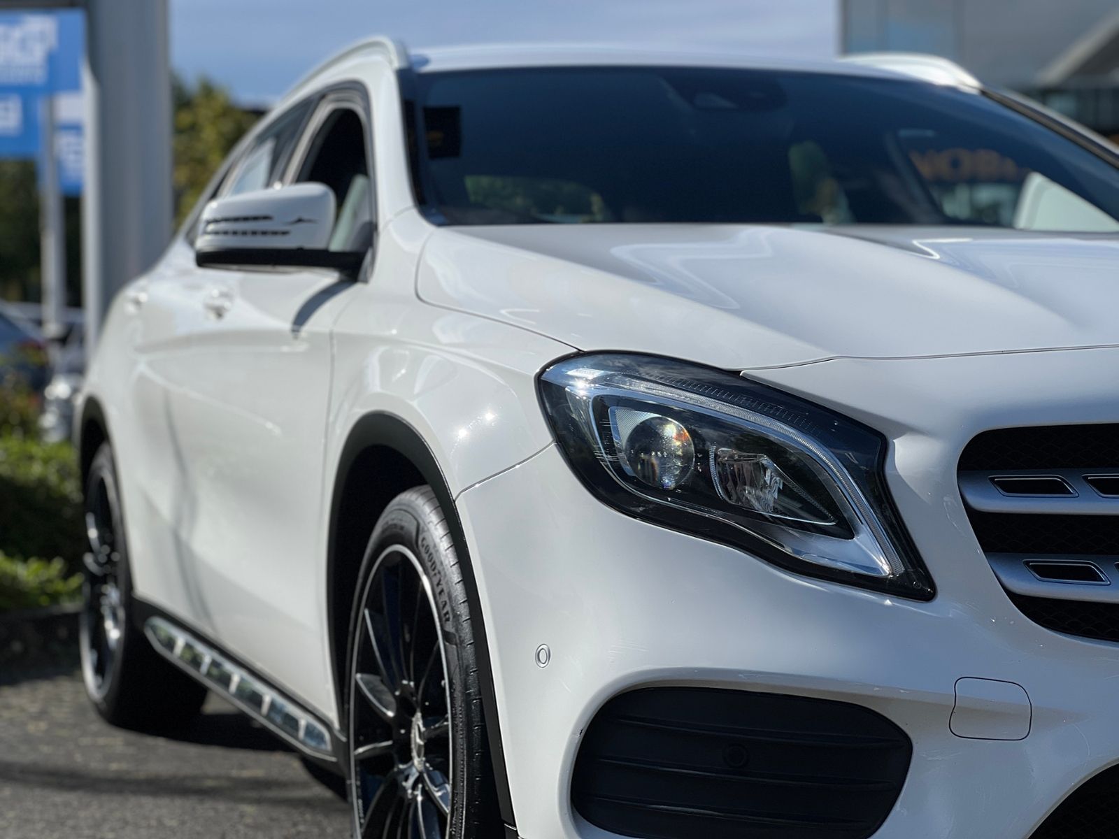 Fahrzeugabbildung Mercedes-Benz GLA 200 AMG LINE LED NAV SHZ RFK 19"
