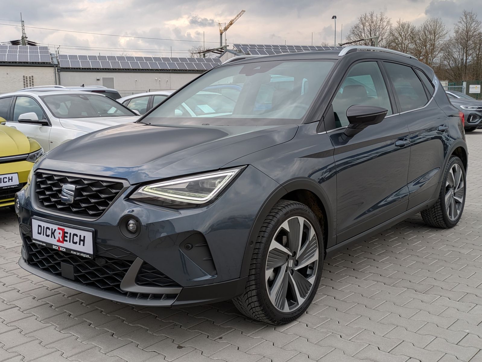 Fahrzeugabbildung SEAT Arona 1.0 TSI FR DSG AHK*ACC*LED*APP*DAB*KAMERA