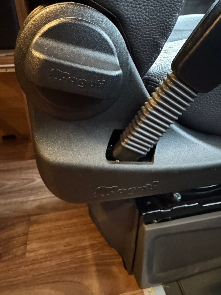 Fahrzeugabbildung Knaus VAN 650 I MEG AUTOMATIK LÄNGSBETT HUBBETT 1.HAND