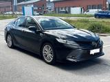 Toyota Camry 2,5-l-VVT-i Hybrid Luxury Auto Luxury - Toyota Camry von privat