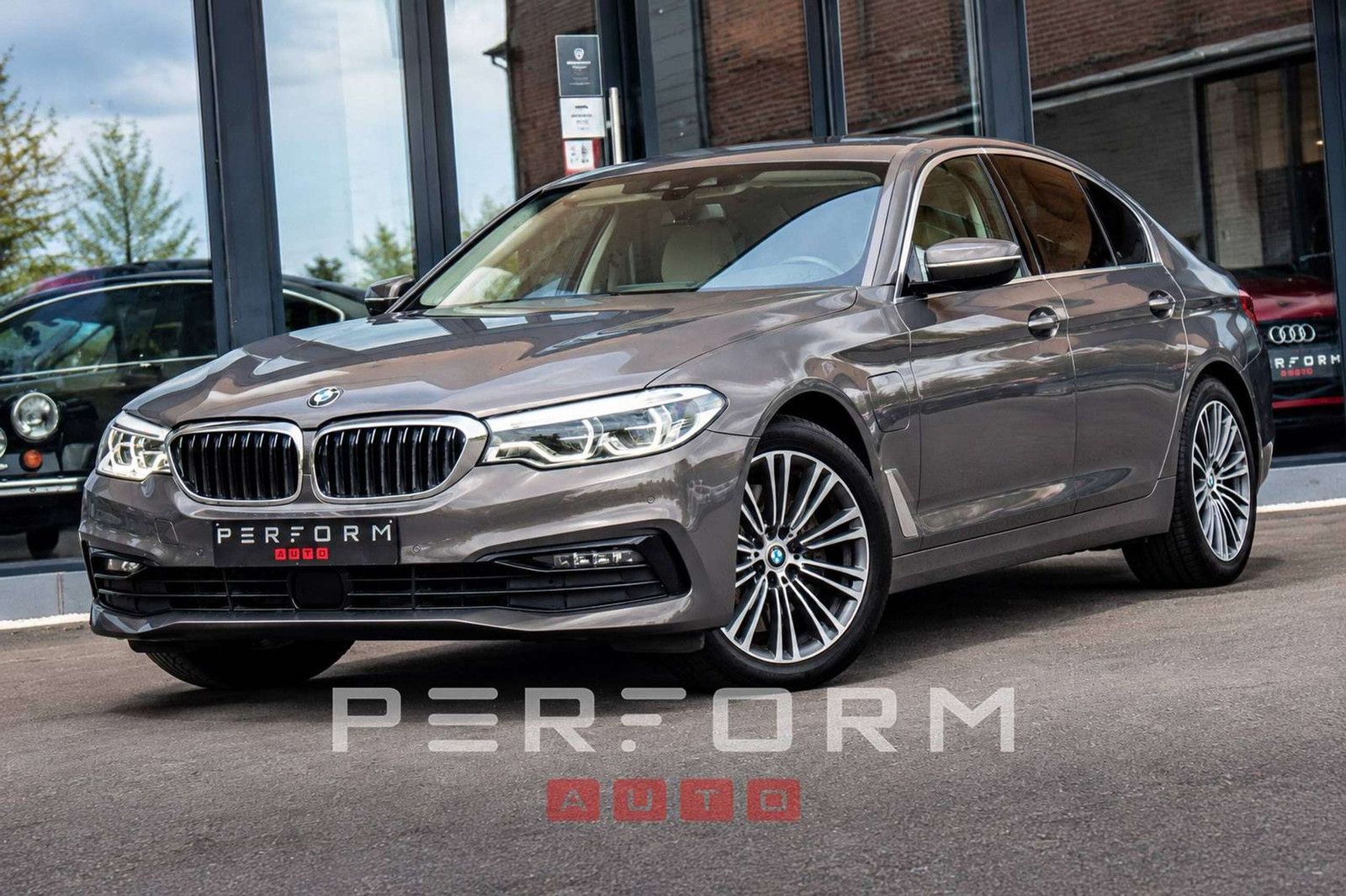 BMW 530 e*Sportline*50-Special Options*252PK*1J Gara