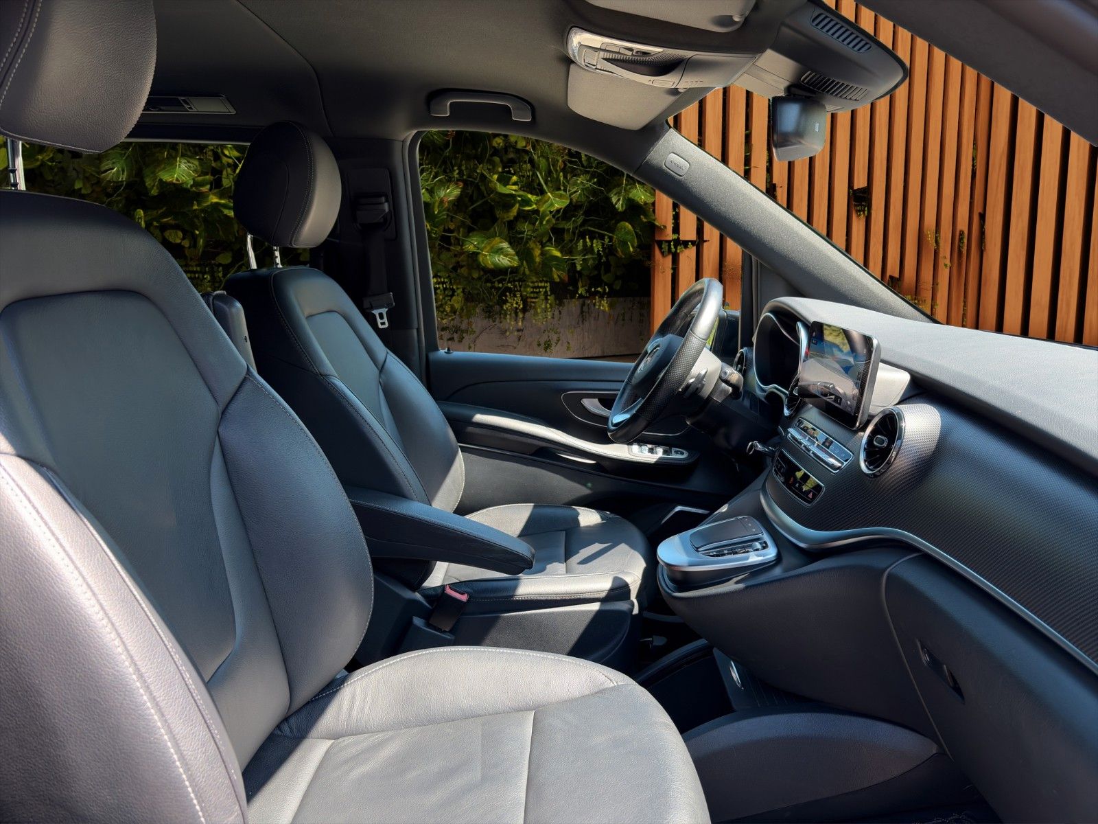 Fahrzeugabbildung Mercedes-Benz V 300 d lang *AMG-LINE*Burmester*360°*