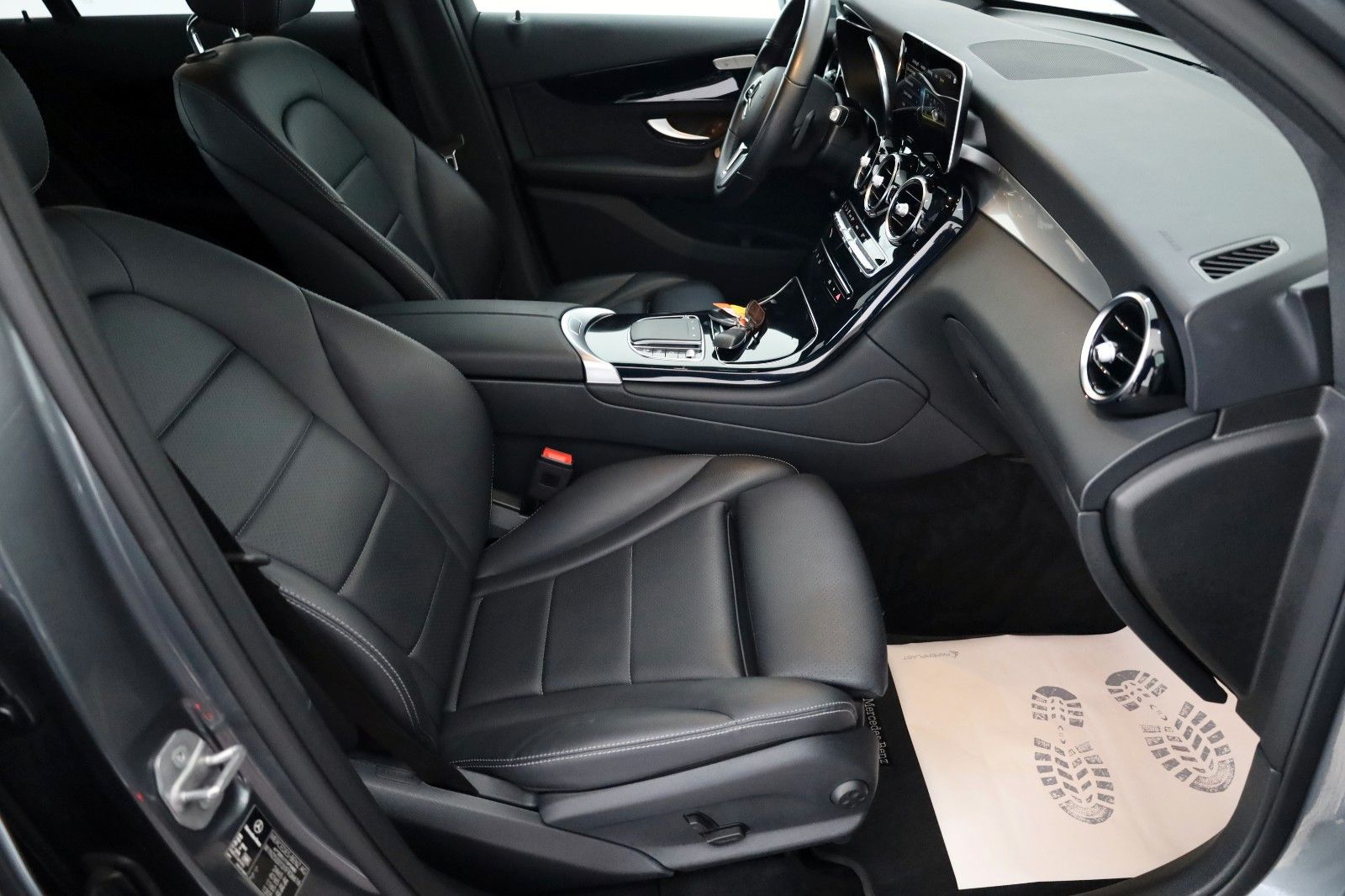 Fahrzeugabbildung Mercedes-Benz GLC 200d Coupé Leder,Navi,LED,Kamera,SH,PDC,AHK