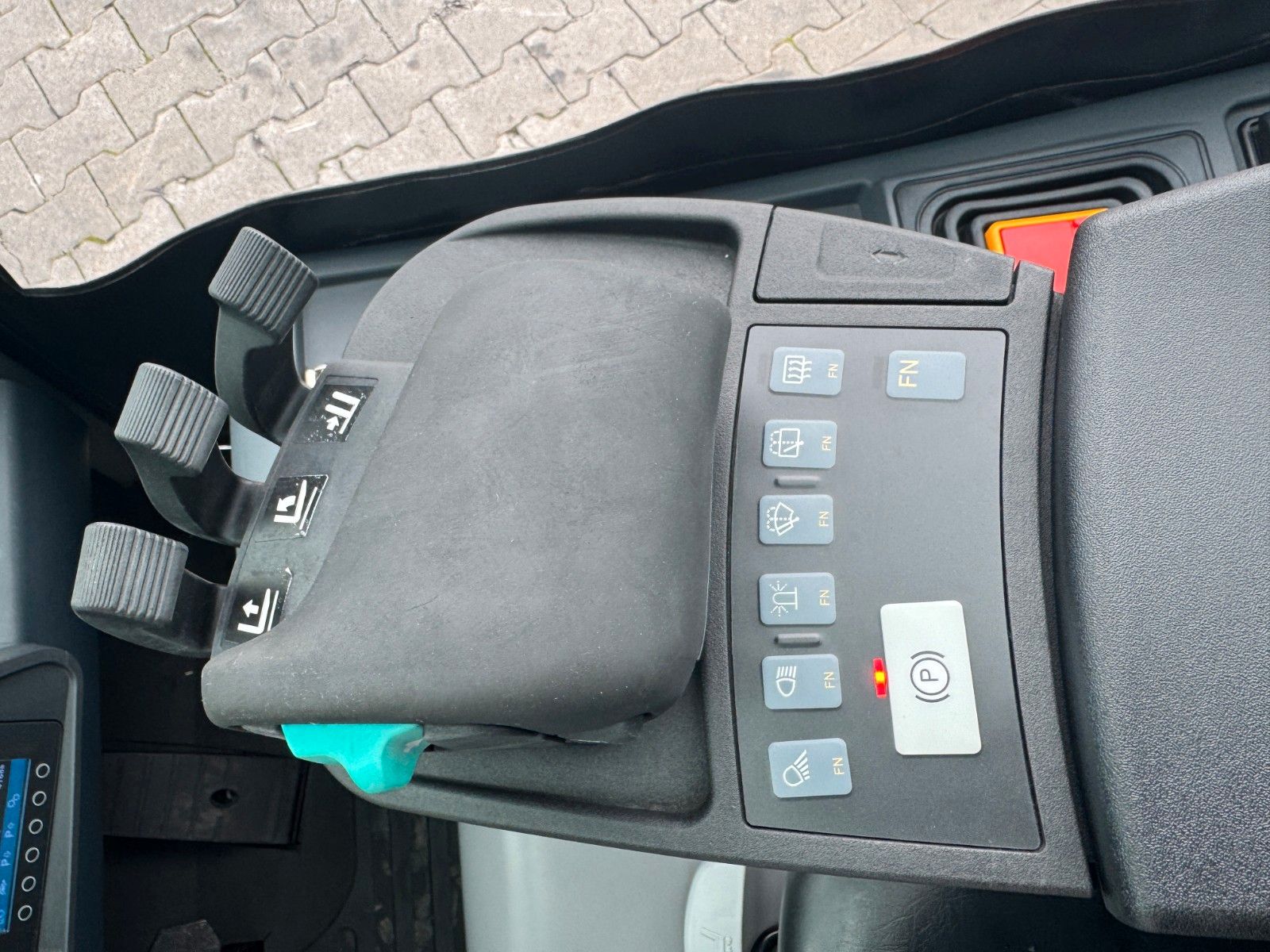 Fahrzeugabbildung Jungheinrich EFG 215 / Triplex: 4.25m! / SS / 4.168h / 2024