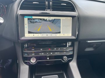 Jaguar F-Pace - 12