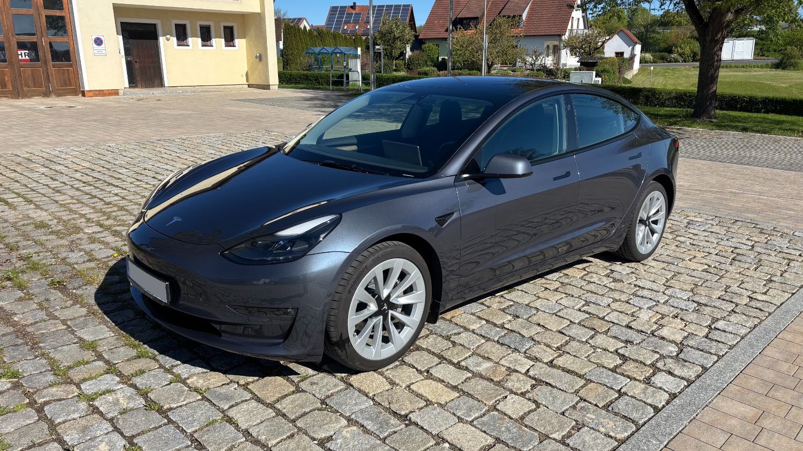 TESLA Model 3