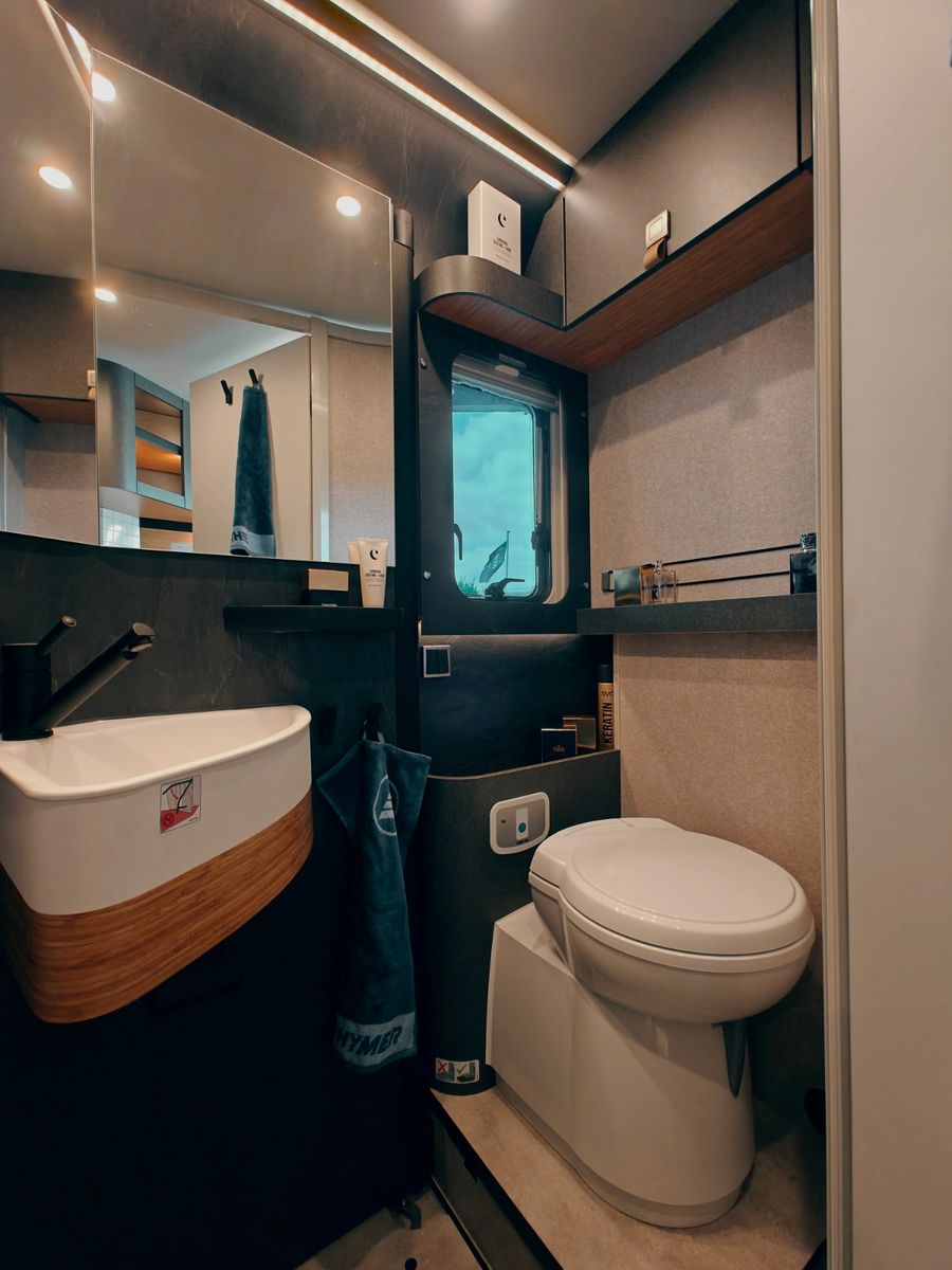 Fahrzeugabbildung HYMER / ERIBA / HYMERCAR VENTURE S 4x4² SANSIBAR LTD. by palmo