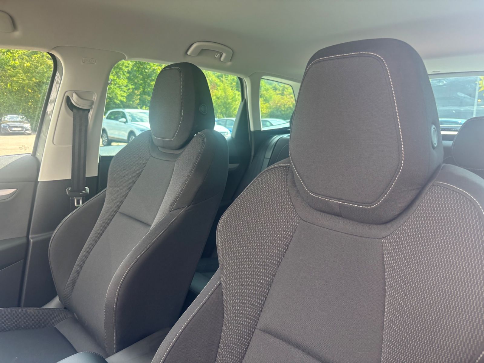 Fahrzeugabbildung SKODA Karoq Selection 1.5TSI