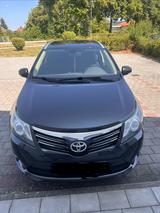 Toyota Avensis Combi 2,2-l-D-4D Automatik Executive...
