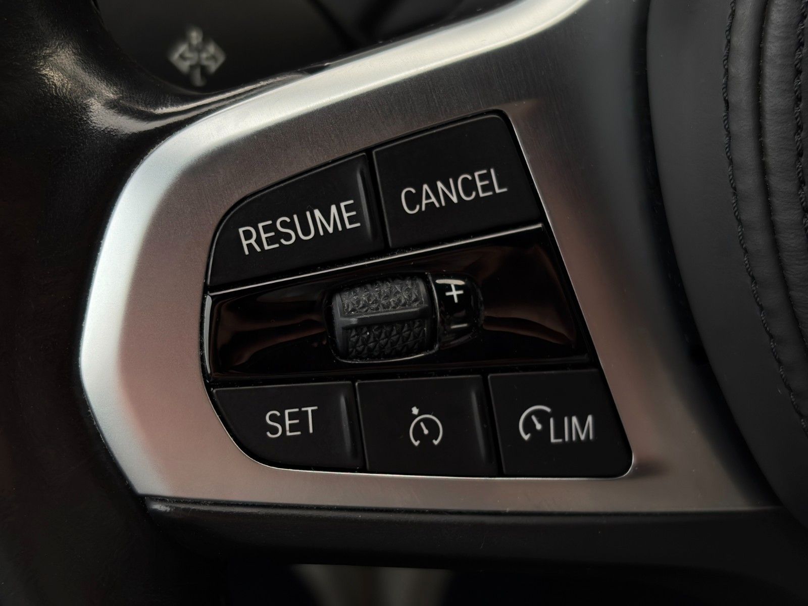 Fahrzeugabbildung BMW 120i Aut. Sport Line Shad HIFI CarPlay AHK SHZ