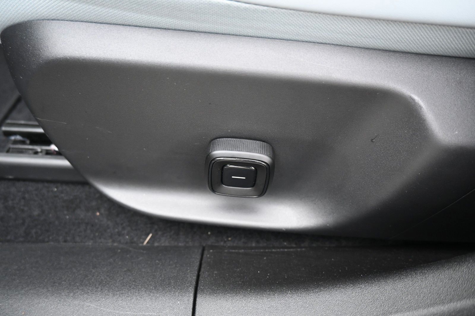 Fahrzeugabbildung Volvo EX30 Twin Performance AWD Ultra*PANO*ACC*20"