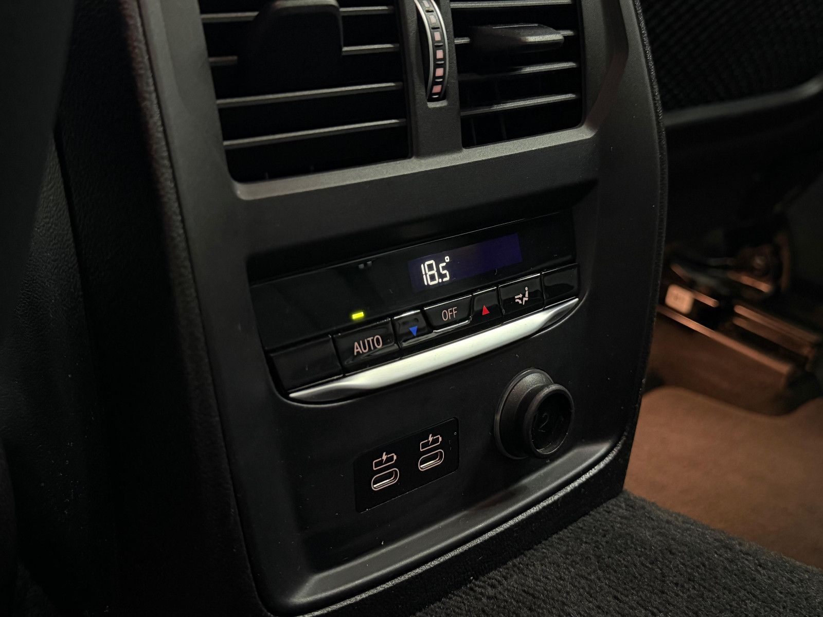 Fahrzeugabbildung BMW 330i LIMOUSINE/SPORT/LIVE COC/HiFi/AMBIENTE/H&R