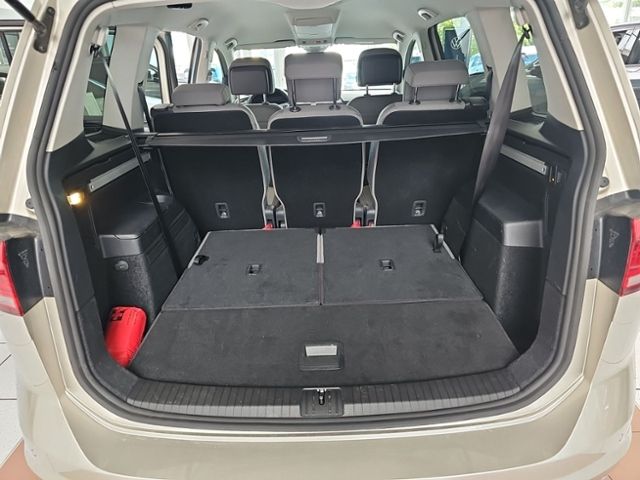Fahrzeugabbildung Volkswagen Touran 2.0 TDI DSG Highline AHK NAVI ACC RFK GJR
