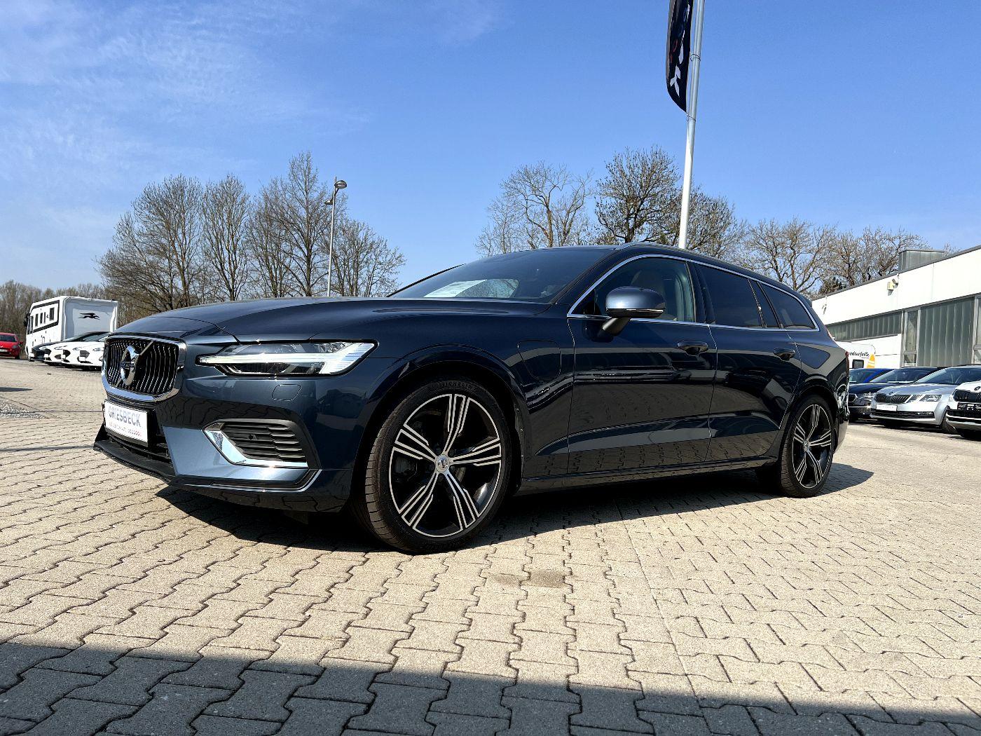 Volvo V60 Kombi T8 AWD Plus Bright Recharge *LED AHK*
