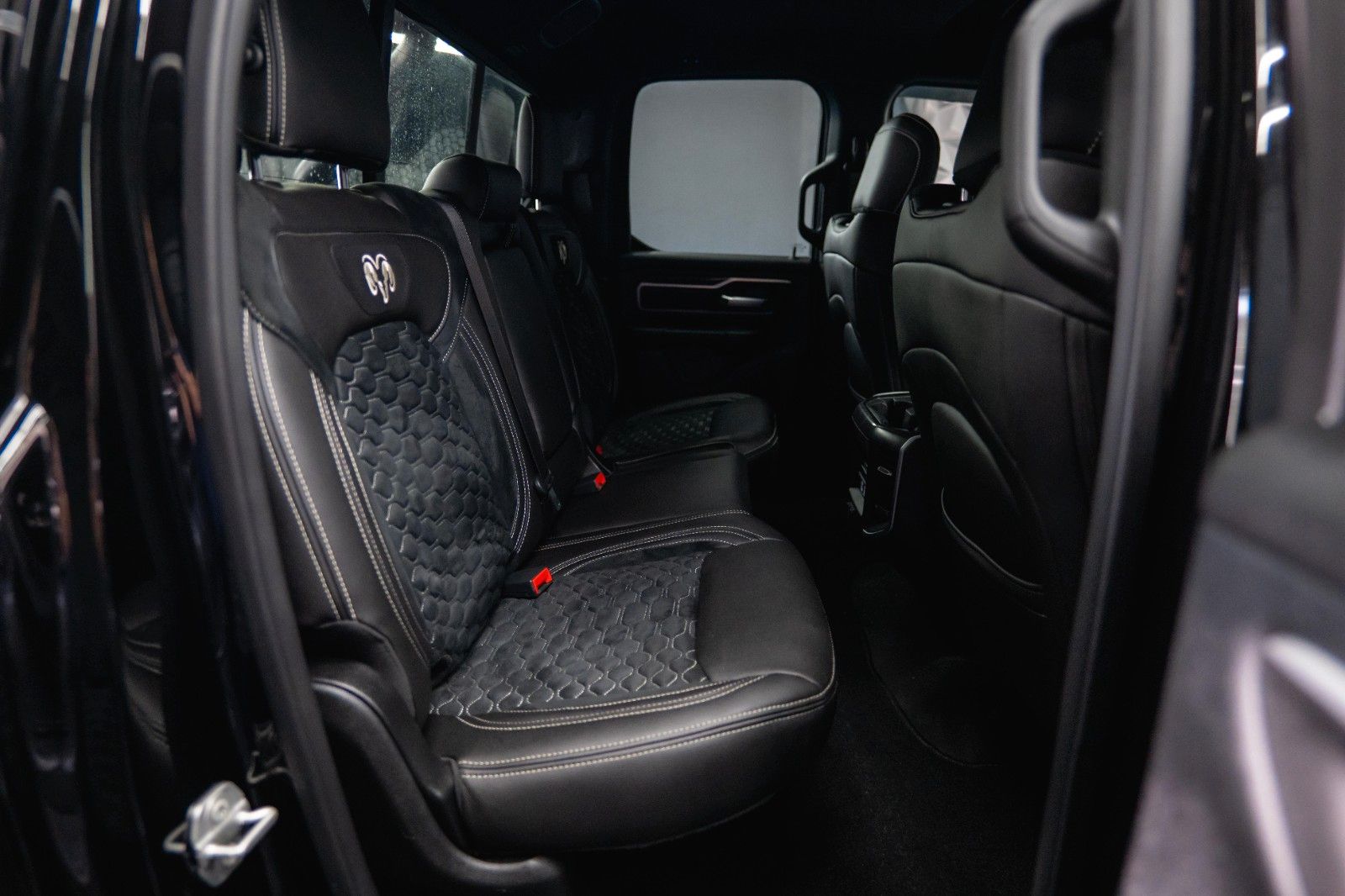 Fahrzeugabbildung Dodge RAM 5.7 V8 HEMI 4x4 LIMITED NightOffroad LONGBED