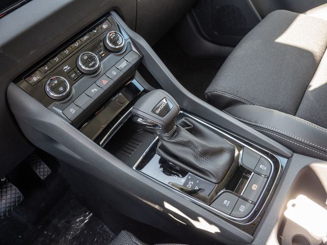 Karoq 1.5 TSI Selection PDC NAVI AHK ACC LED