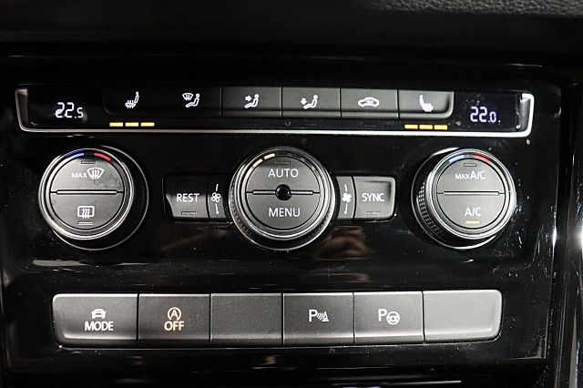 Touran 1.8TSI Highline179PS NAVI TEMPOMAT 7Sitze