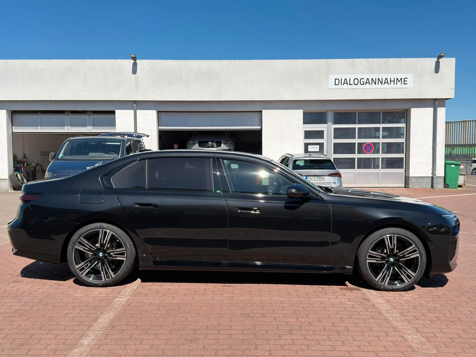 Fahrzeugabbildung BMW 740 d xDrive M Sport Pro*B&W*MASS*PAN*STHZ*CON*