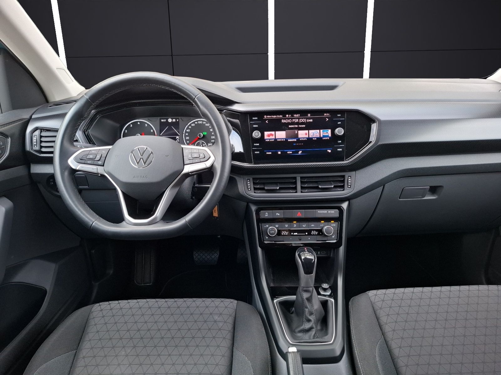 Fahrzeugabbildung Volkswagen T-Cross TSI Life DSG LED Navi Climatronic ACC PD