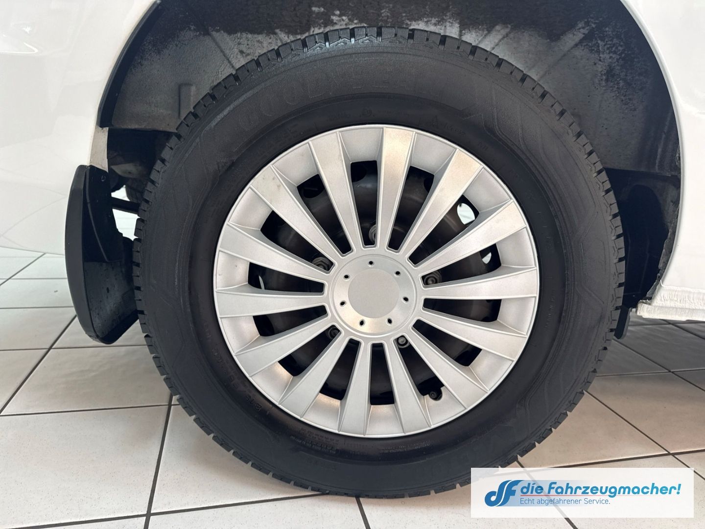 Fahrzeugabbildung Ford Transit Custom Kasten 320 L2 Trend 2.0 TDCi DAB